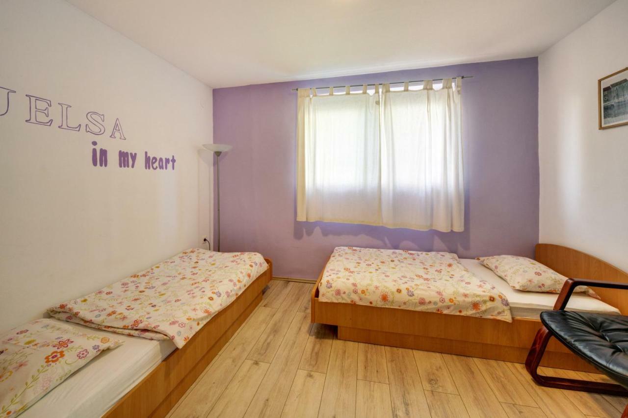 Figa Apartman Benko Milatic Jelsa  Esterno foto
