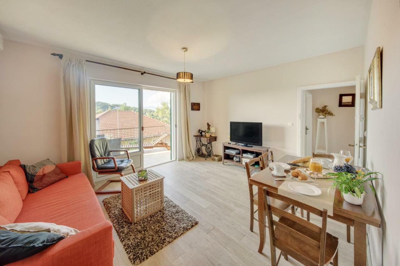 Figa Apartman Benko Milatic Jelsa  Esterno foto